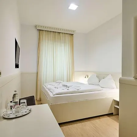 Western Strasser Hotell