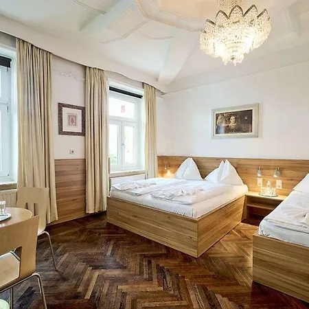 Western Strasser Hotell *