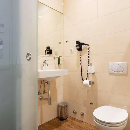 Western Strasser Hotell *